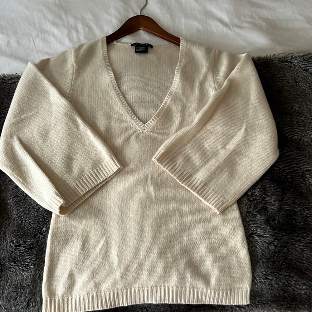 Theory Cashmere Sweater Off White Slim Body with Wide Arms V Neck S/P